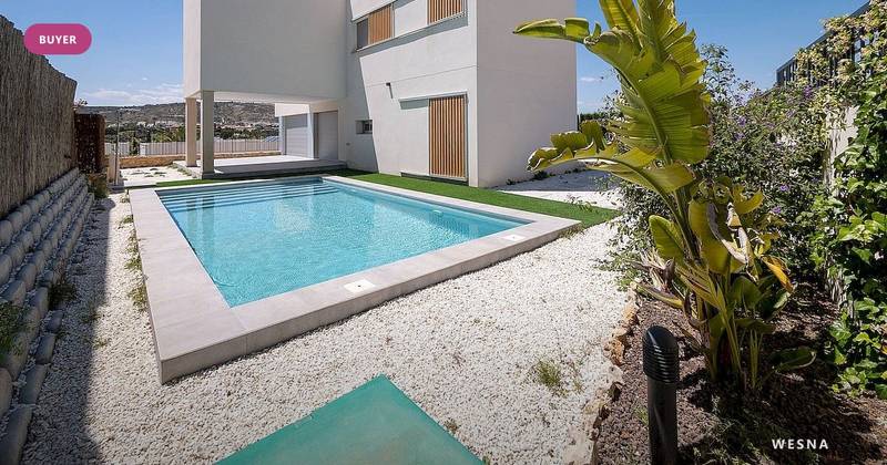 First-line vs second-line golf property Spain 2026: the premium math
