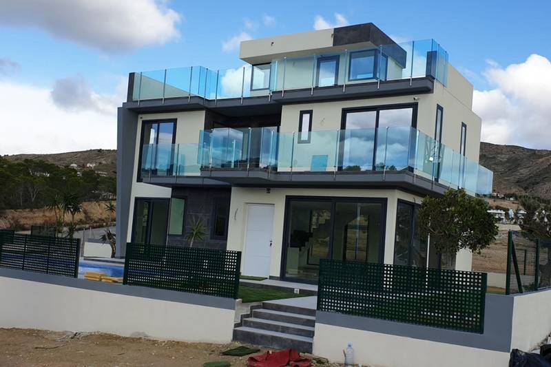 3 Bedroom villa with pool in Sierra Cortina, Benidorm, Costa Blanca North