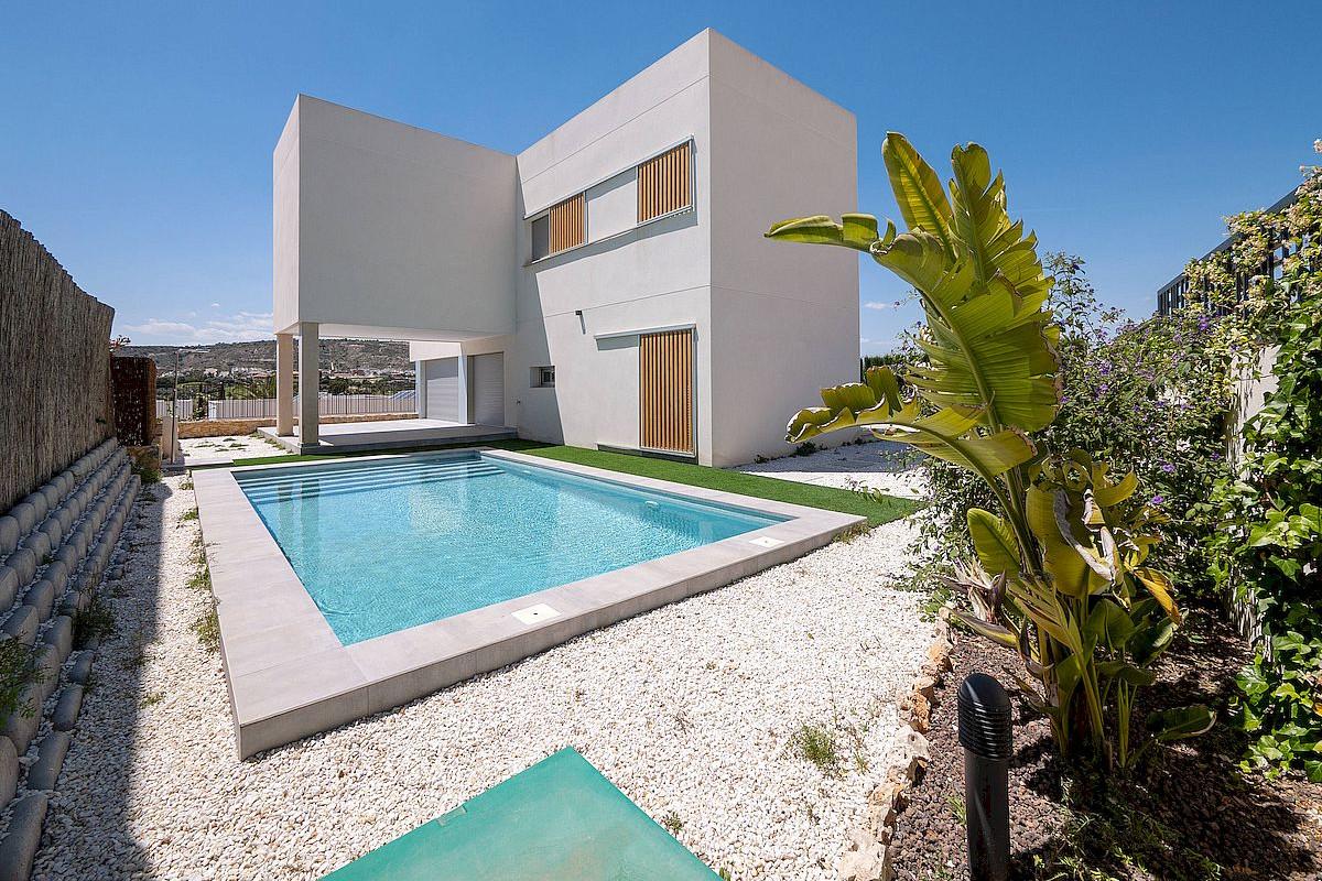 4 Bedroom villa with pool in La Finca, Algorfa, Costa Blanca South