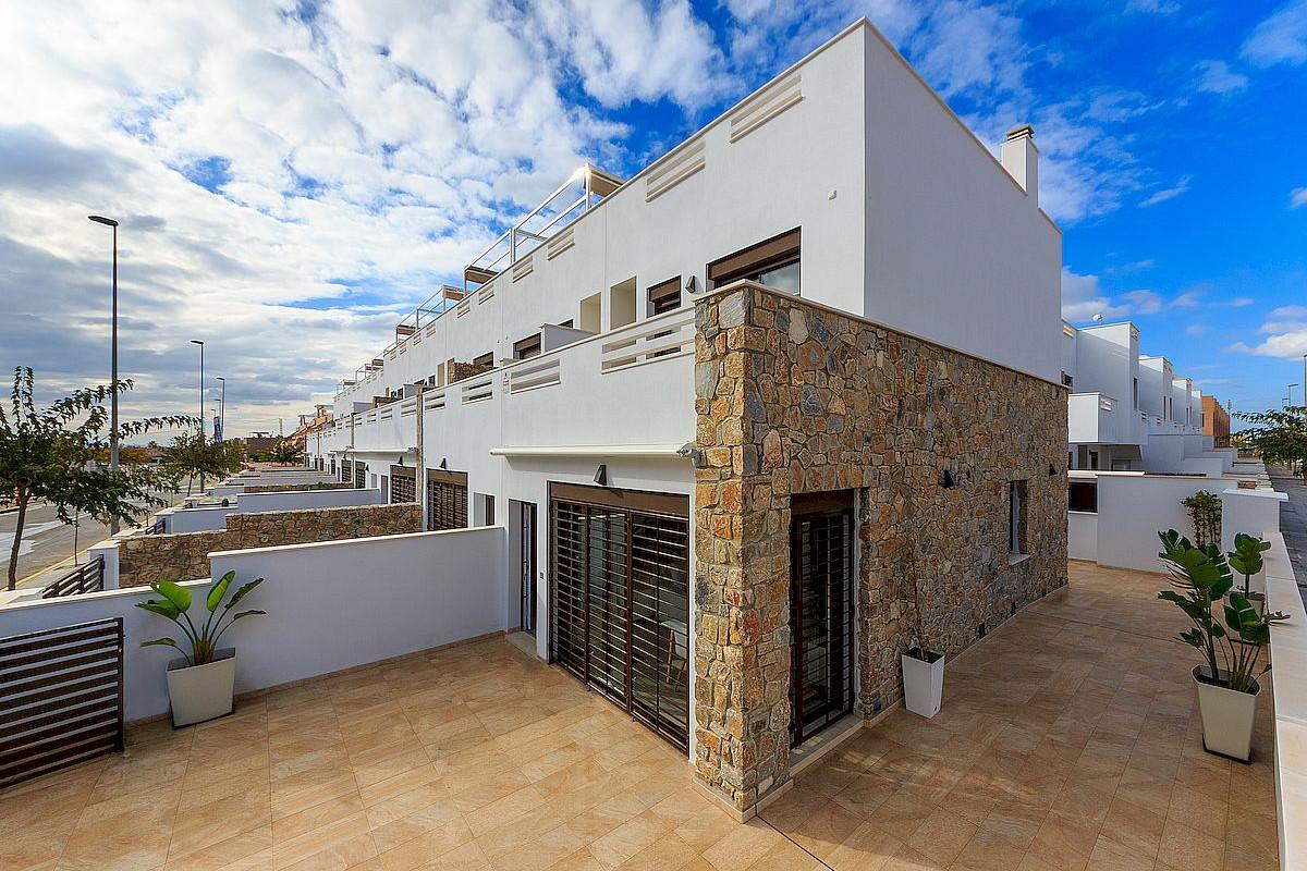4 Bedroom Chalet in Pilar de la Horadada, Costa Blanca South