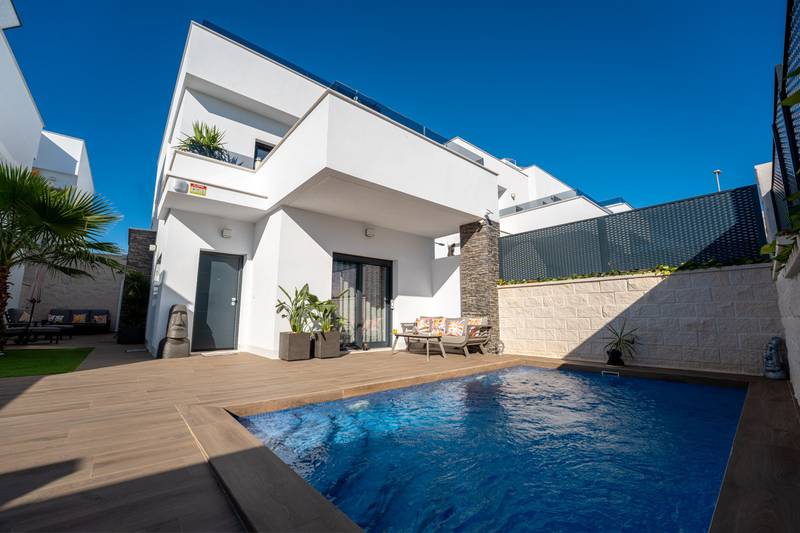 3 bed chalet for sale in Vistabella Golf, Los Montesinos, 118 m²