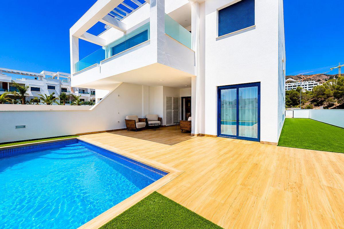 3 Bedroom Maisonette in Sierra Cortina, Benidorm, Costa Blanca North