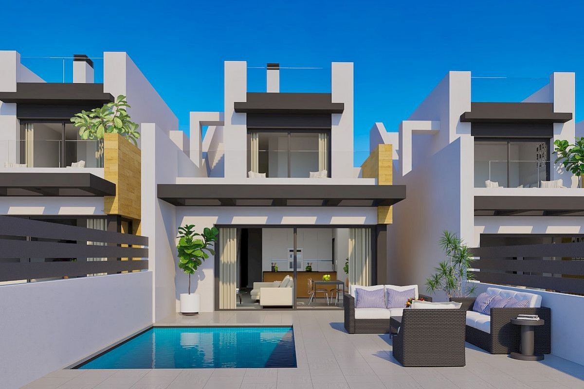 3 Bedroom villa with pool in Aguas Nuevas, Torrevieja, Costa Blanca South