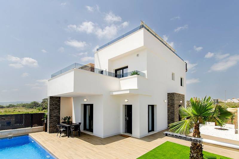 3 bed villa with pool for sale in Vistabella Golf, Los Montesinos, 117 m² — €479,000