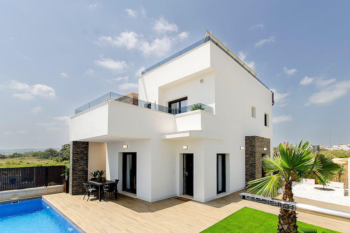 3 bed villa with pool for sale in Vistabella Golf, Los Montesinos, 117 m² — €479,000