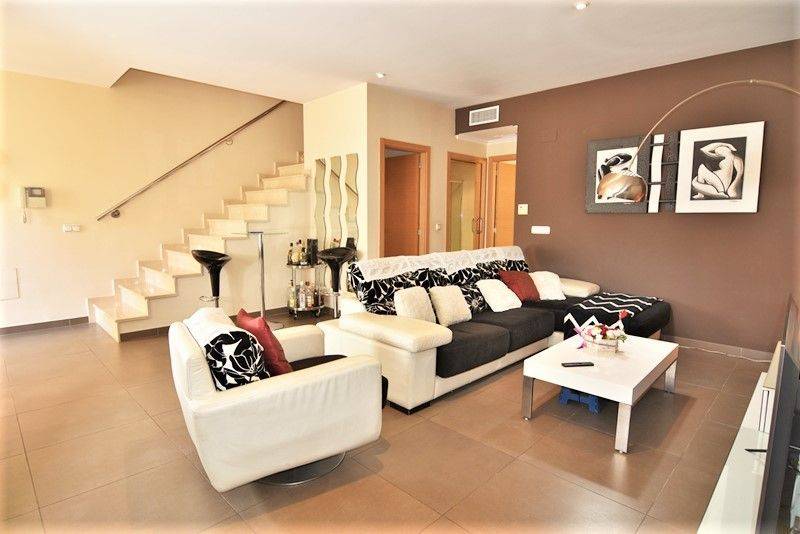 Купить виллу в Бенидорме, 3 спальни, 400 м²