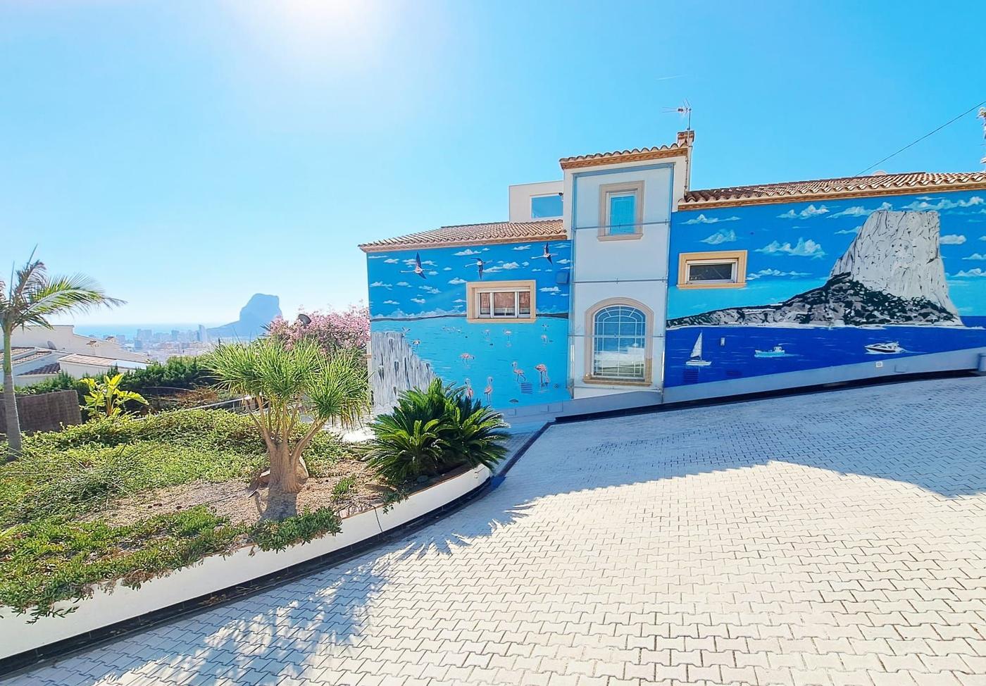Купить виллу в Кальпе, 4 спальни, 480 м²