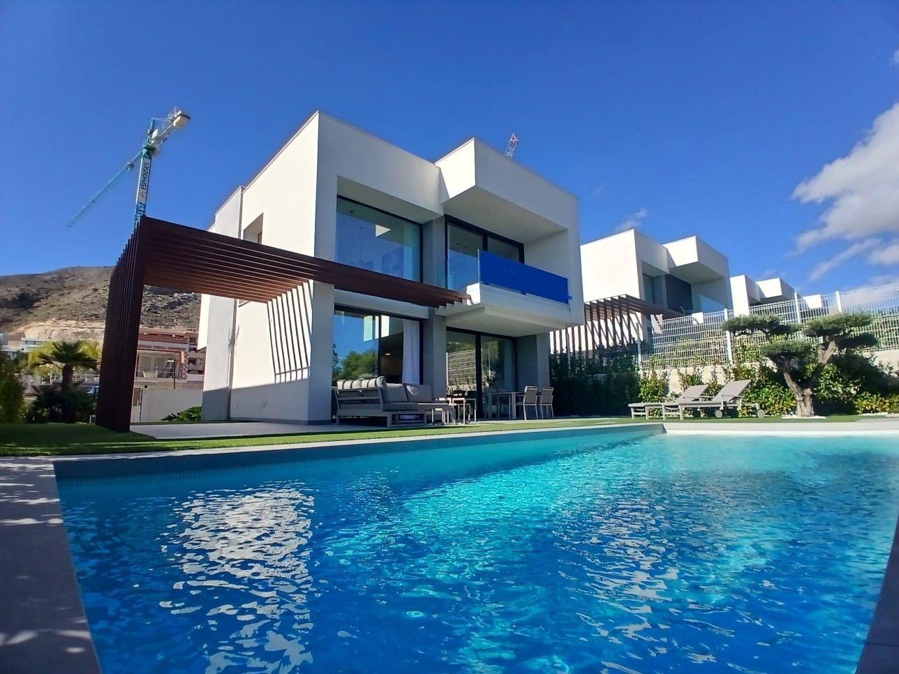 Купить виллу в Финестрате, Сьерра Кортина, 3 спальни, 160 м²