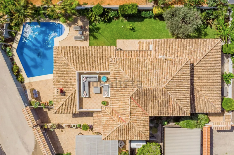 Купить виллу в Дении, 4 спальни, 350 м²