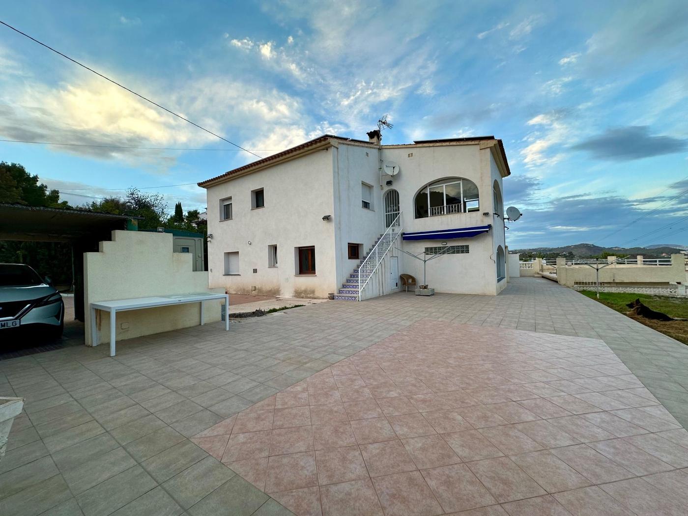 Купить виллу в Кальпе, 4 спальни, 216 м²