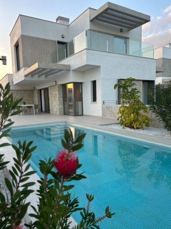Купить виллу в Финестрате, 3 спальни, 253 м²