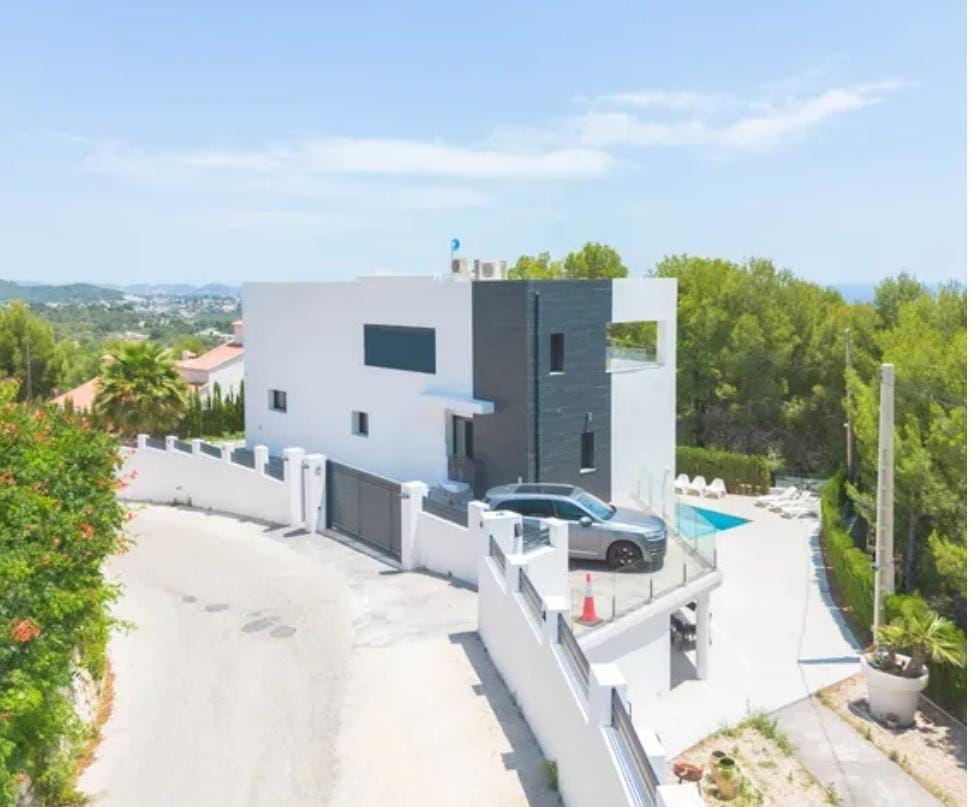 Купить виллу в Кальпе, 4 спальни, 310 м²
