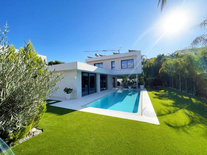 Купить виллу в Кальпе, 2 спальни, 174 м²