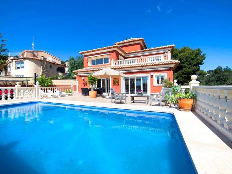 Купить виллу в Кальпе, 5 спален, 210 м²