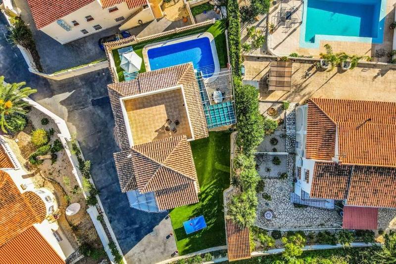 Купить виллу в Кальпе, 3 спальни, 250 м²