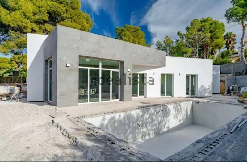 Купить виллу в Кальпе, 3 спальни, 166 м²