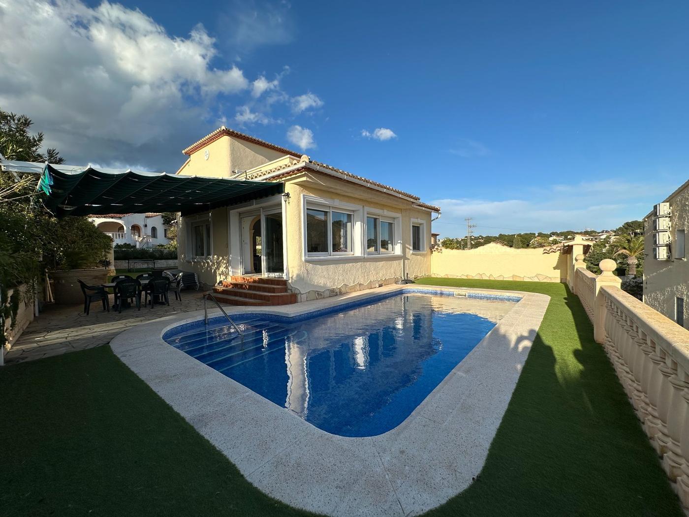 Купить виллу в Кальпе, 3 спальни, 222 м²