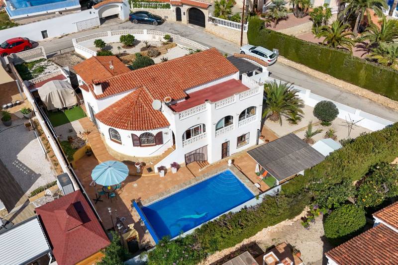 Купить виллу в Кальпе, 3 спальни, 152 м²