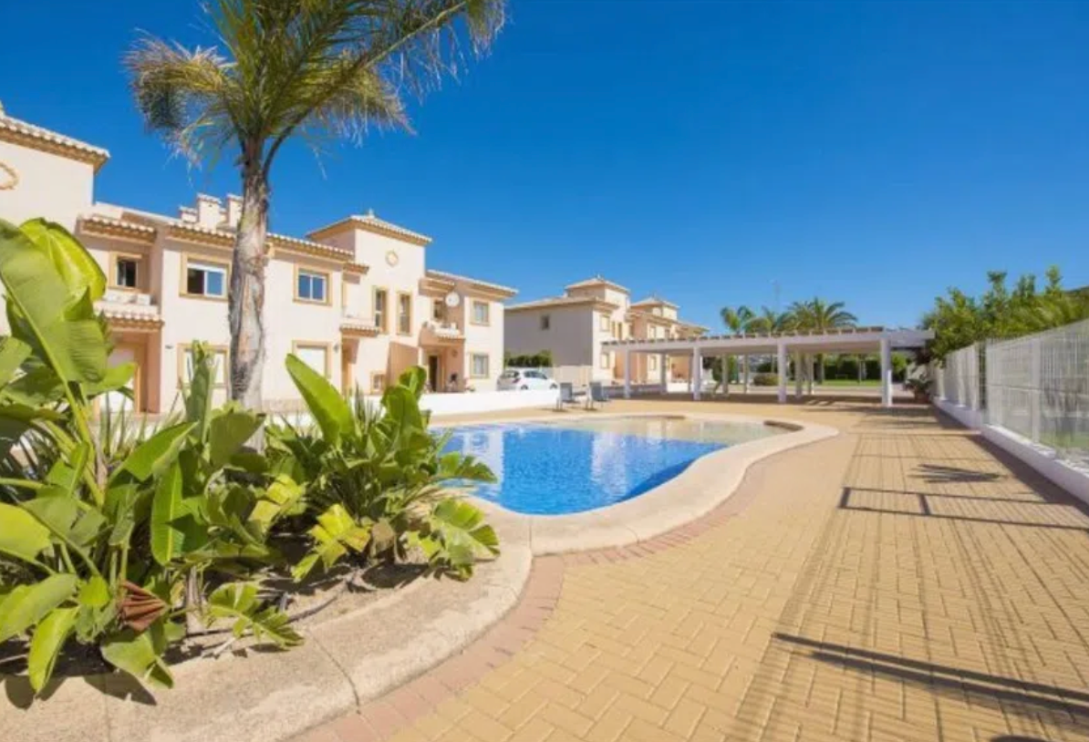 Купить виллу в Кальпе, 4 спальни, 245 м²