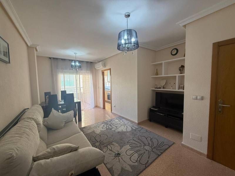Comprar apartamento en Torrevieja, 2 dormitorios, 69 m², 139.900 €