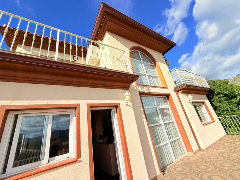 5 bed villa for sale in Callosa d'en Sarrià, 170 m²