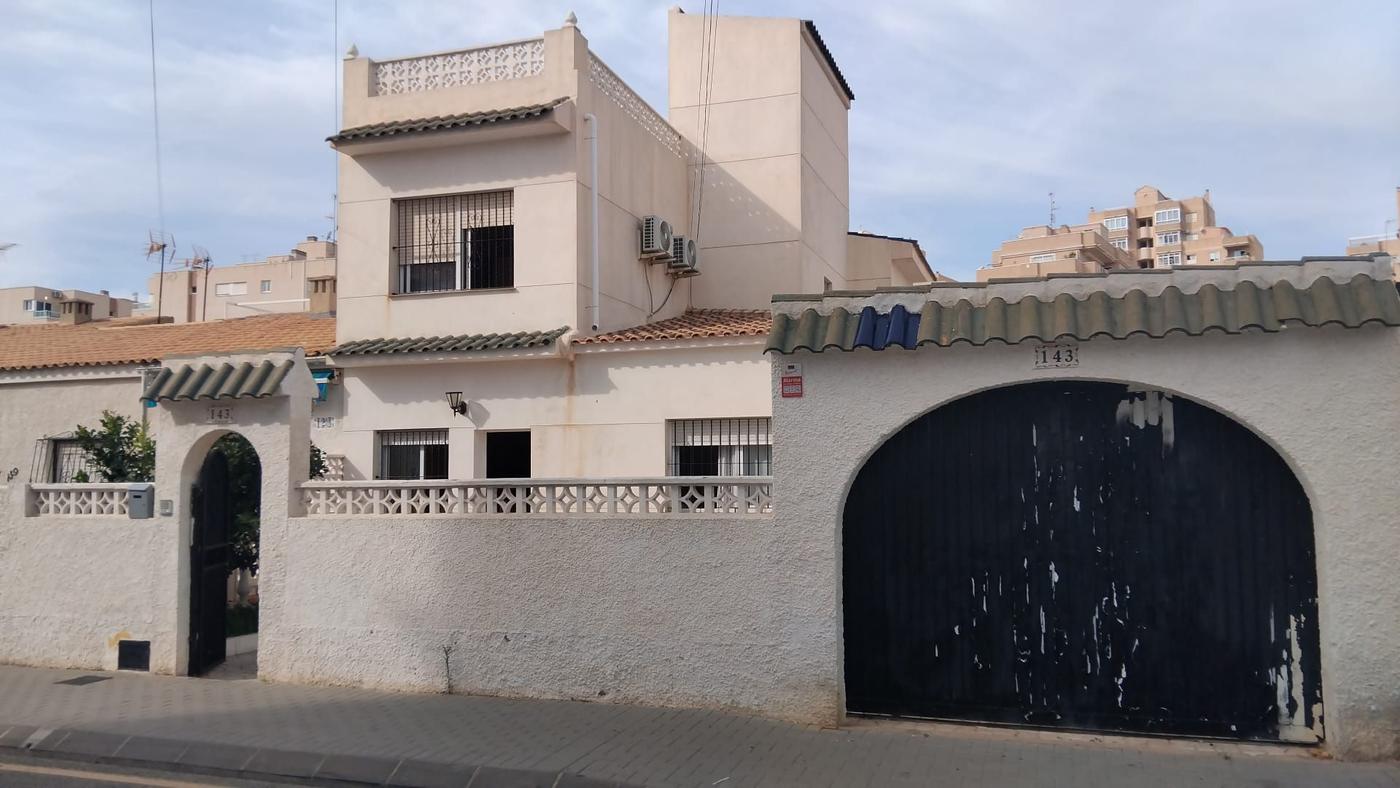 Купить виллу в Торревьехе, 4 спальни, 160 м²