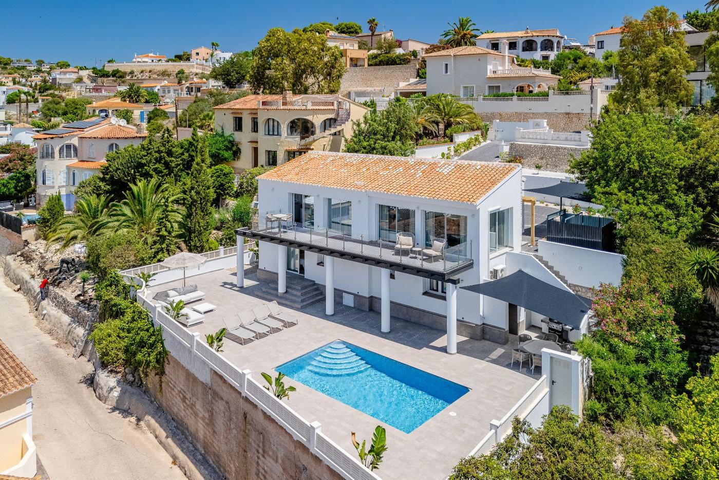 Купить виллу в Кальпе, 4 спальни, 209 м²