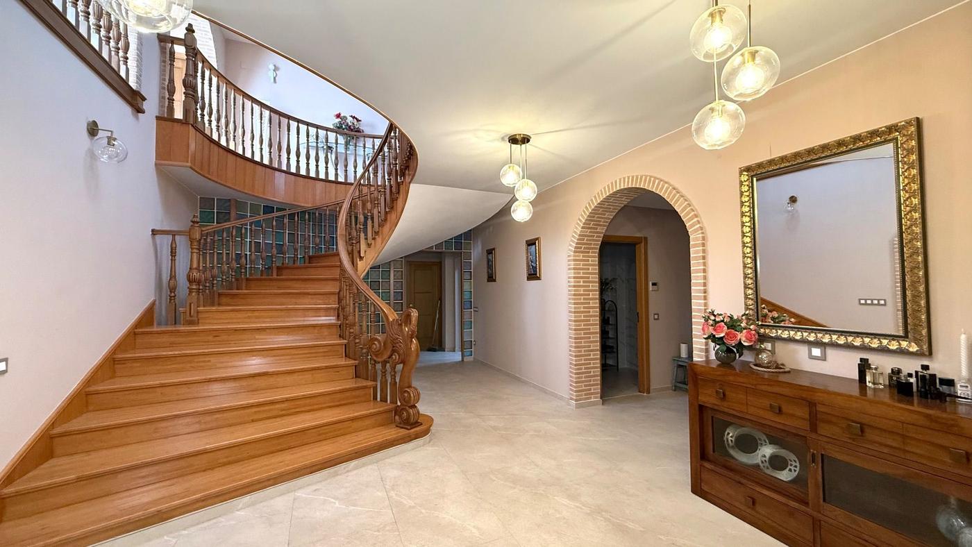 8 bed villa for sale in Calpe, 1200 m²
