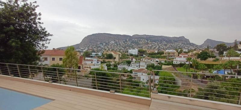 3 bed villa for sale in Calpe, 250 m² – €2,500