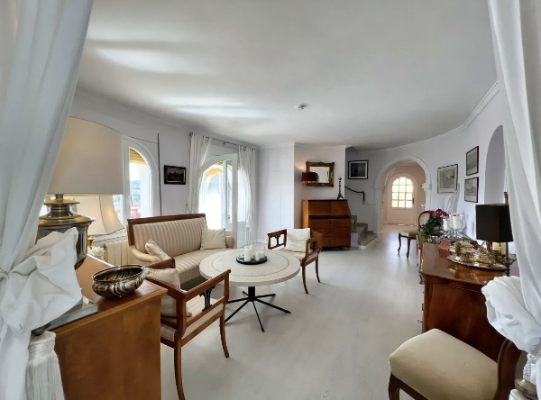 Купить виллу в Кальпе, 4 спальни, 293 м²