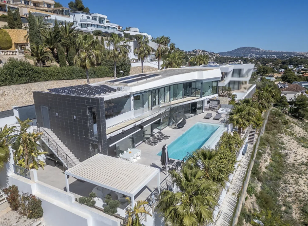 Купить виллу в Кальпе, 4 спальни, 560 м²