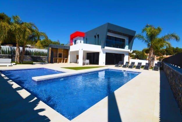 Купить виллу в Кальпе, 6 спален, 450 м²