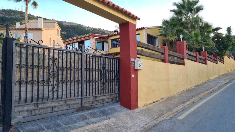 4 bed villa for sale in Alfaz del Pi