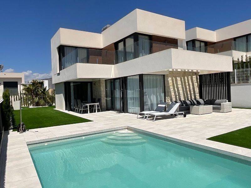 Comprar chalet (villa) en Finestrat, Sierra Cortina, 4 dormitorios